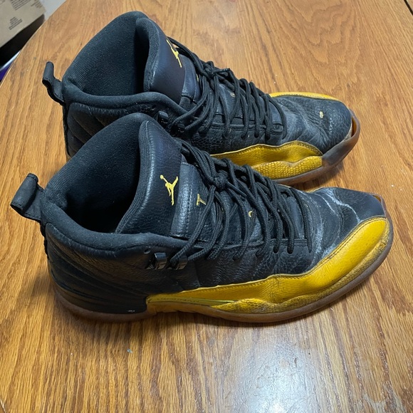 Jordan 12 Retro Black University Gold - Picture 2 of 6